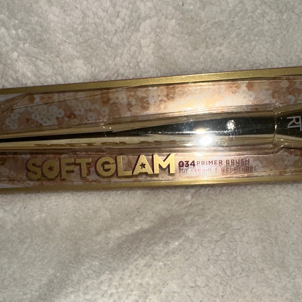Real Techniques Soft Glam Primer Brush 034 for cream & gel primer - Picture 2 of 4
